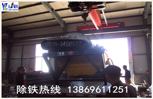 2.遠力磁電專業(yè)生產各種設備 干式磁選機,濕式磁選機,赤鐵礦磁選機,褐鐵礦磁選機,鏡鐵礦磁選機,錳礦磁選機等.擁有精良的加工設備,雄厚的科研力量,先進的工藝編排和現(xiàn)代化的管理,是磁選機設備定點生產企業(yè).我們?yōu)榭蛻籼峁﹥?yōu)質的售前技術服務,認真介紹各種設備的技術特點.要求及用途,為客戶提供詳盡的設備配置和合理的報價,在保證質量的前提下盡量降低客戶的投資成本.我廠有各類小型磁選機試驗設備,可為用戶免費做選礦試驗.
